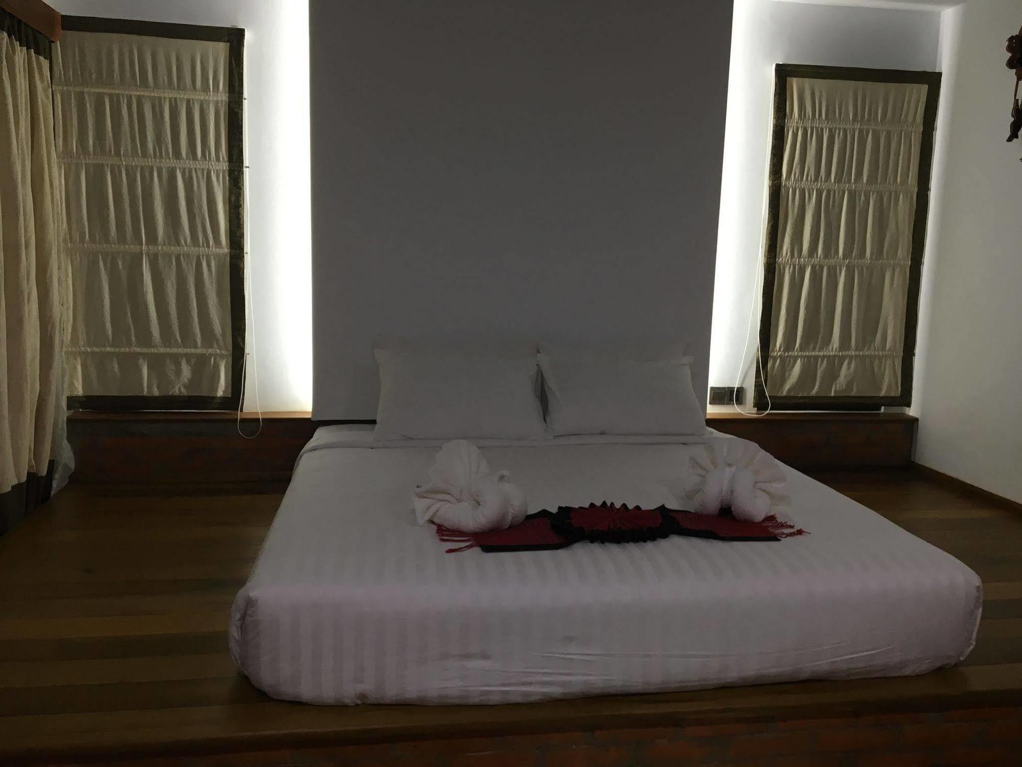 Hotel Queen Jamadevi Mulmejn Zewnętrze zdjęcie