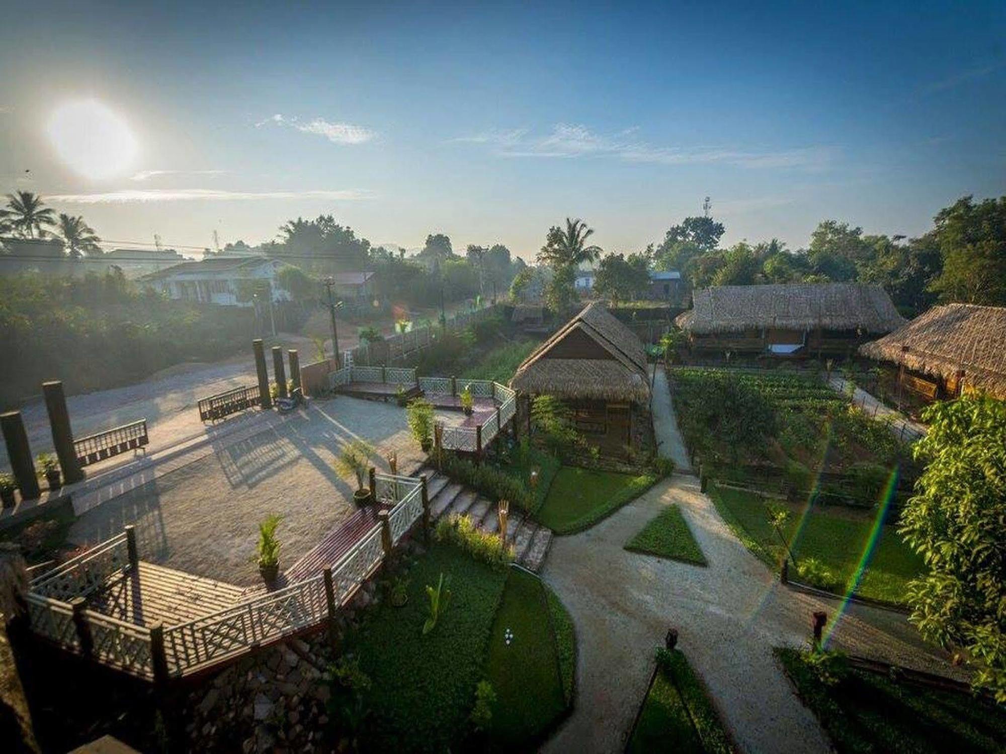 Hotel Queen Jamadevi Mulmejn Zewnętrze zdjęcie