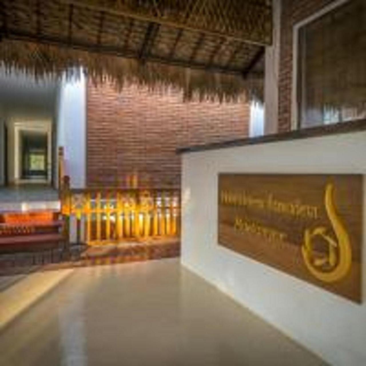 Hotel Queen Jamadevi Mulmejn Zewnętrze zdjęcie